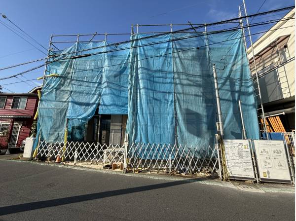 愛車を守るインナーガレージ。間口も広く建物が堂々と見栄えします