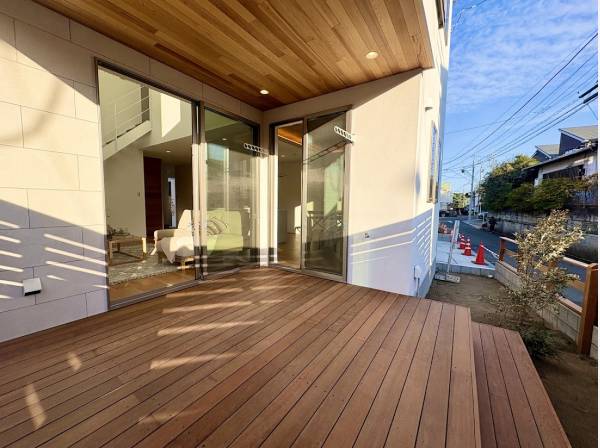 LDKからそのままウッドデッキへ！