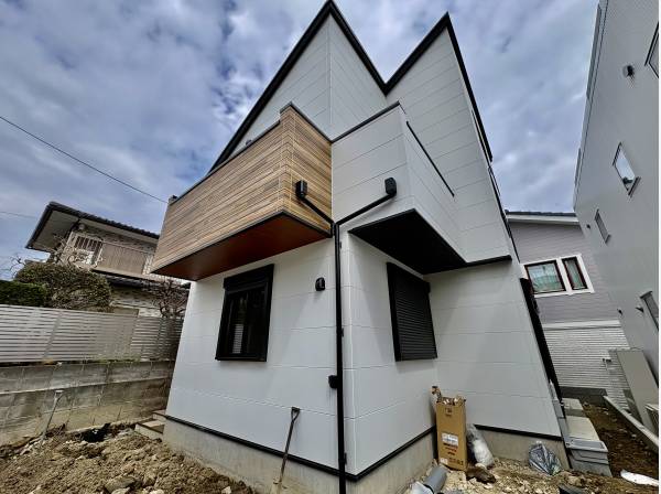 スタイリッシュな外観です！完成はもうすぐ！