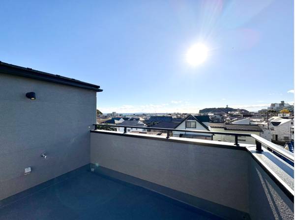 お庭の代わりにも使えるルーフバルコニー
