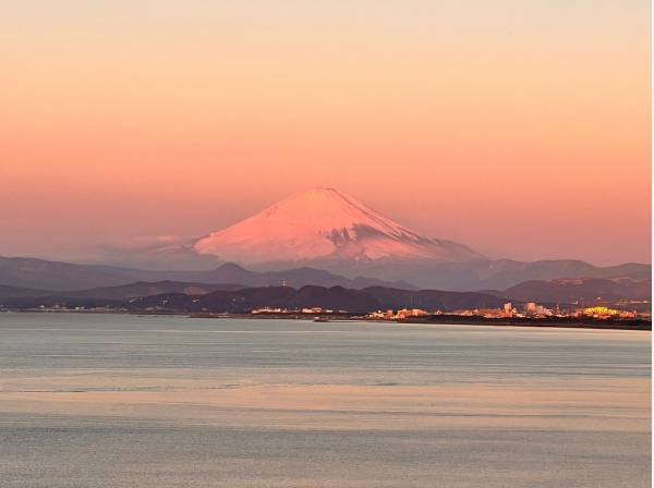 窓から富士山が・・・素敵です（室内からの眺望です）♪