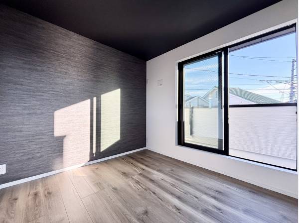 陽当たり良好な洋室