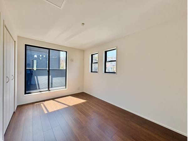 ２面採光で、とても明るい空間