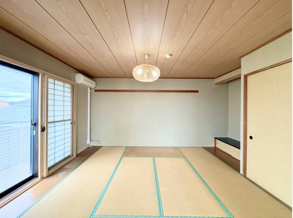 リビング横には心安らぐ和室スペース！