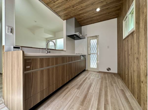 ペニンシュラ型キッチンはTakara standard社製