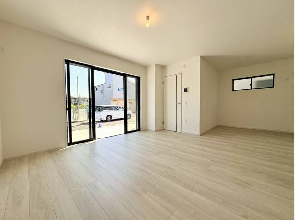 リビングの窓から優しい光が入ります