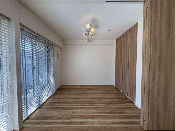 LDの隣にある洋室収納付きで私物の管理に便利です