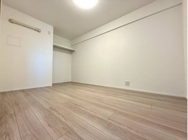 オープンクローゼットを備えたお部屋 住空間をすっきりと保てます