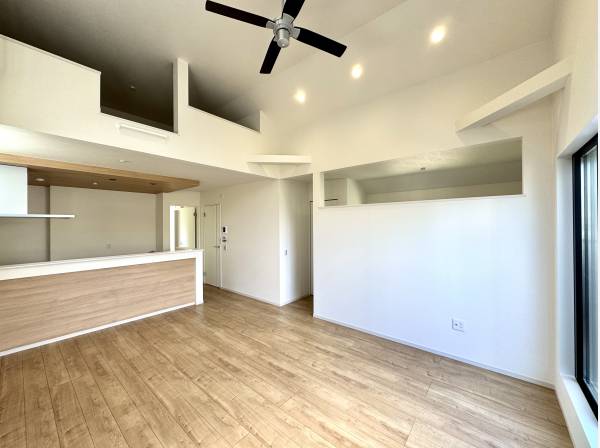 LDK全体 吹き抜けの開放感が広がります