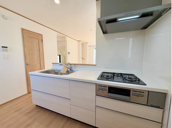 キッチンは家族の会話が弾む対面式になります