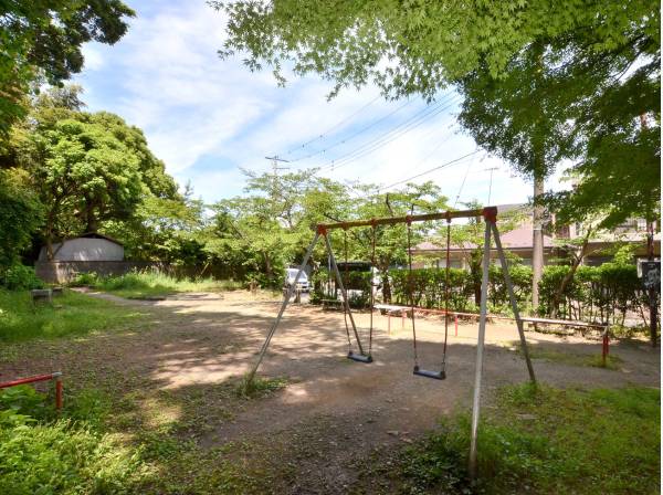 桜山公園まで徒歩3分（約190m）