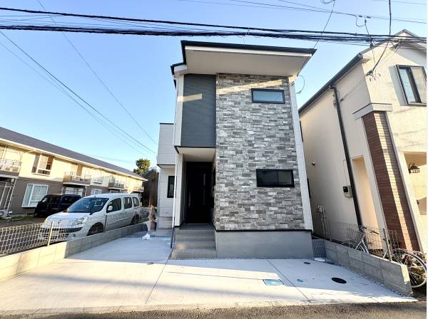 外シャワー完備で、海へ出かけた日の帰り道も心地よく整います