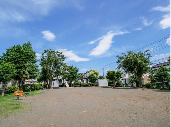 高田第一公園まで徒歩10分（約800m）