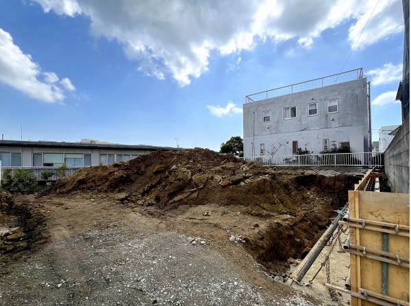 77坪超の開放的な敷地に佇むお住まいです