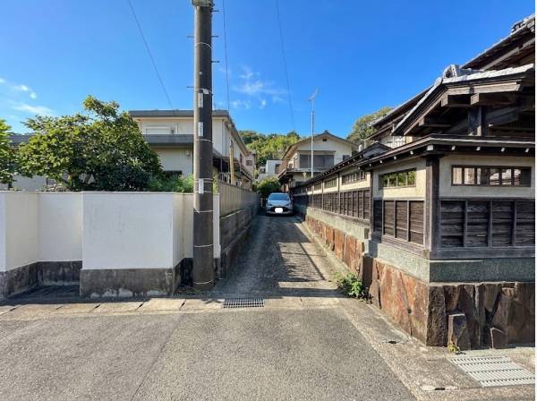 南側は隣地通路ですので、陽当りも確保されています
