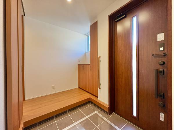 玄関からも高級感が感じられます。