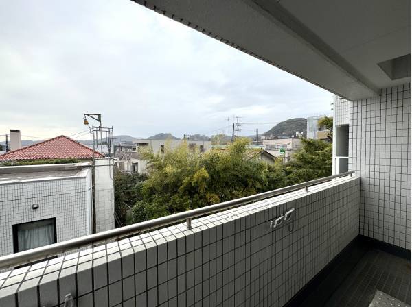緑と鎌倉の街並みを身近に感じるバルコニー