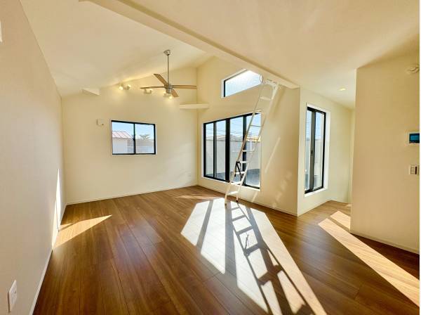 LDKは家族の営みを感じられる広々としたスペース。