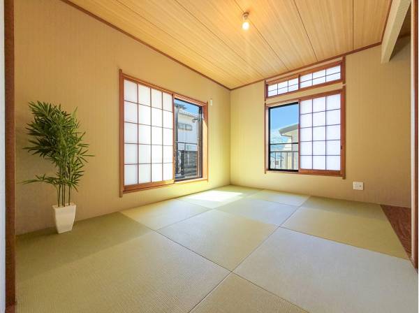 琉球畳の和室はひなたぼっこが気持ちよさそう