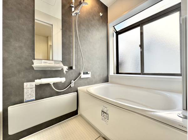 窓付きバスで換気も快適 一日の終点に♪