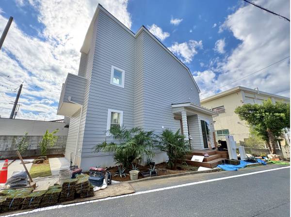カルフォルニアスタイルのラップサイディングの外観です