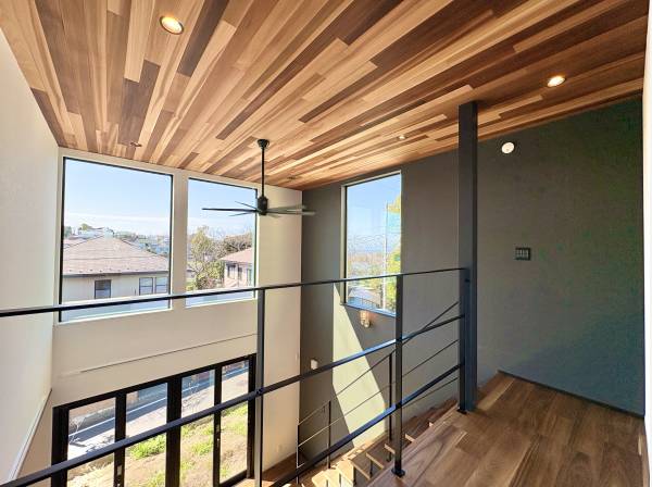 デザイン性の高い建物は、まさに現代アートそのものです