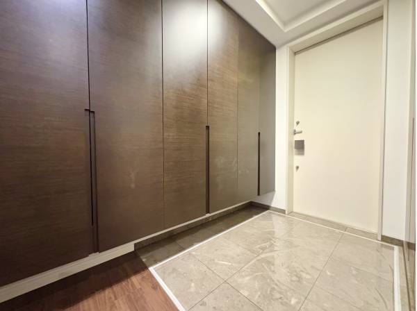 収納がたっぷりな玄関ホール