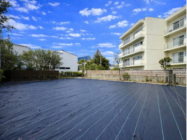 空の抜け感と敷地のスケール