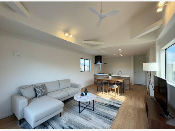 リビングには床暖房を完備(家具家電はイメージ)