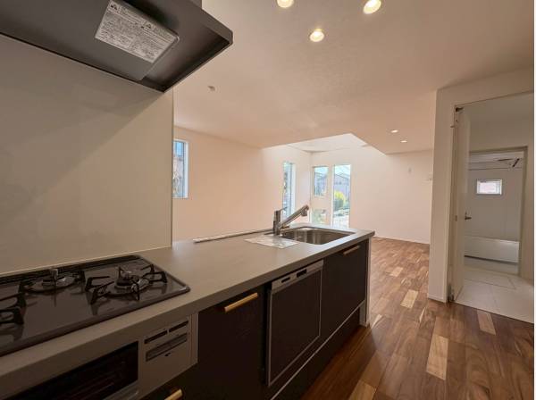 背面も広々としており家事もスムーズに！