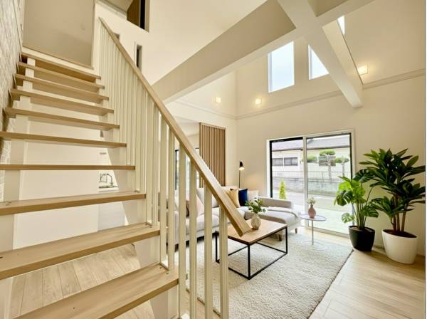 お洒落なデザイン階段（家具等はCGによるイメージ）