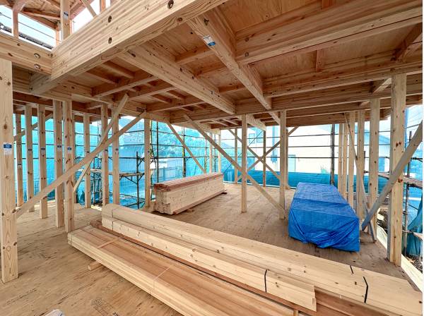現在建築中
構造材も確認できます