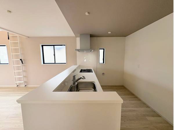 白を基調としたキッチン