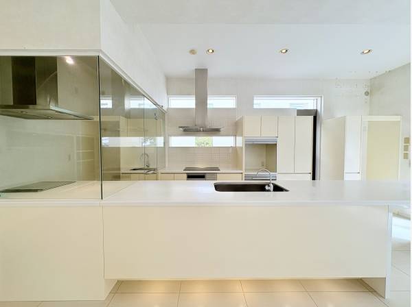 機能性ある広く使えるキッチンスペース