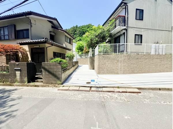 緑豊かな閑静な住宅街　ゆとりあるアプローチで毎日の帰宅が楽しみに