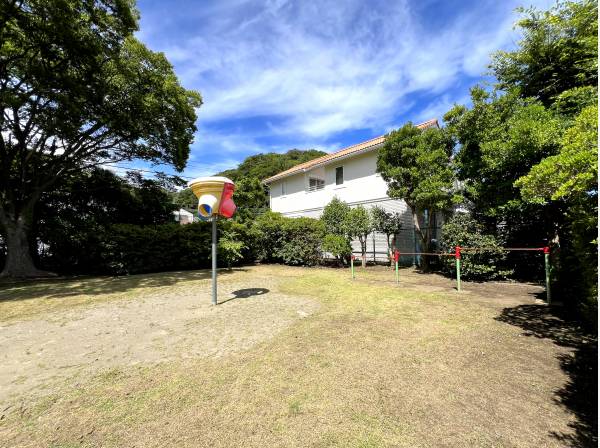 向原東公園まで徒歩分（約30m）