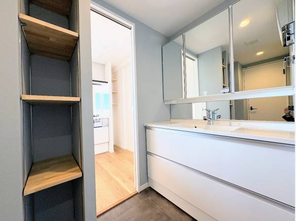 収納スペースもあるサニタリールーム