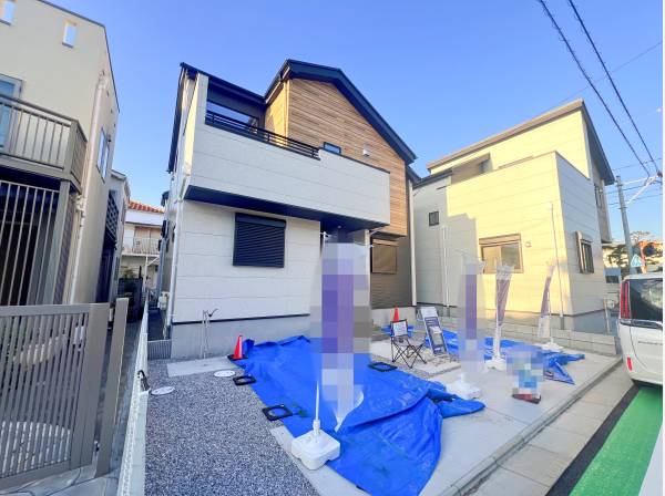 お車は並列で2台駐車可能