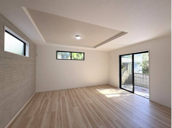 お庭との繋がるをもたせた１階リビング