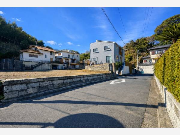 視界が抜ける前面道路。ゆとりが心地いい。