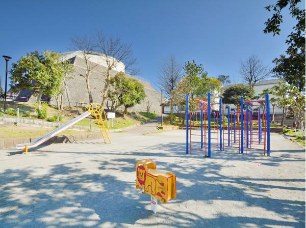 片瀬山東公園まで徒歩2分（約140m）