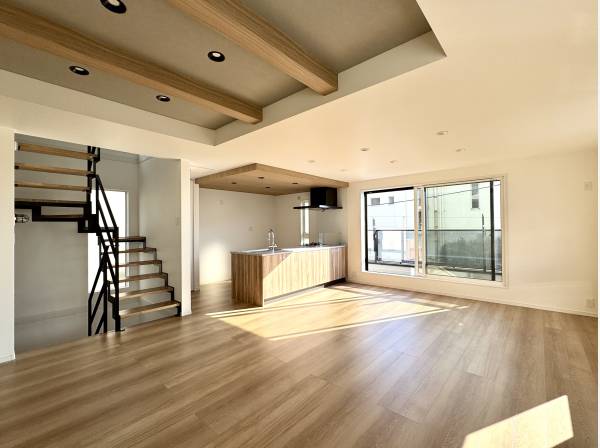 LDK全体
折り上げ天井が素敵です