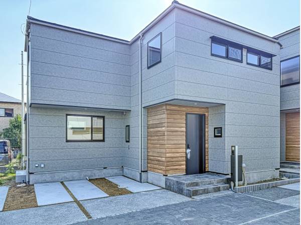 建物外観は流行りのシンプルモダンな仕様です
