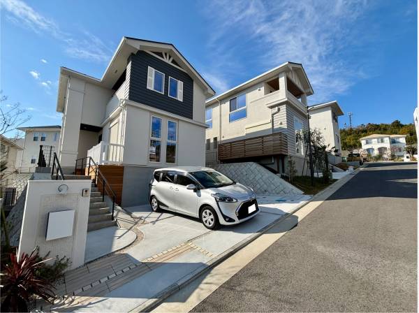 駐車は並列駐車2台可能