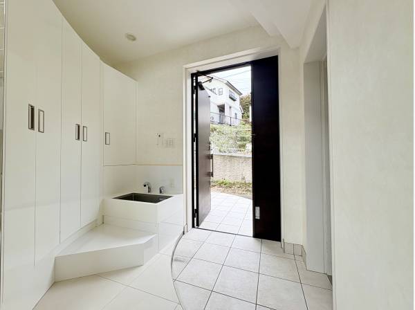 ワンちゃんの足を洗える水栓付きの玄関