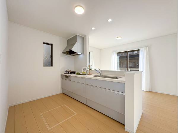 ゆとりあるキッチンスペース 使いやすいカウンター型でお料理も捗りそう