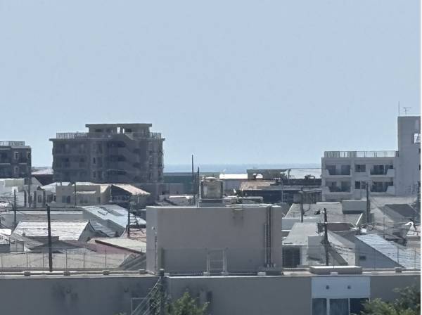 海がちらっと顔を覗かせます
