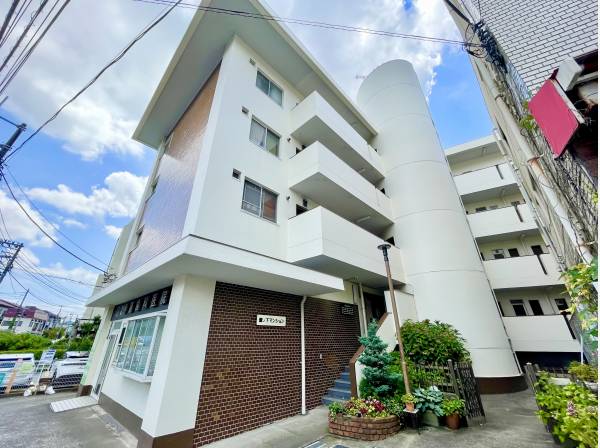 白基調の外観