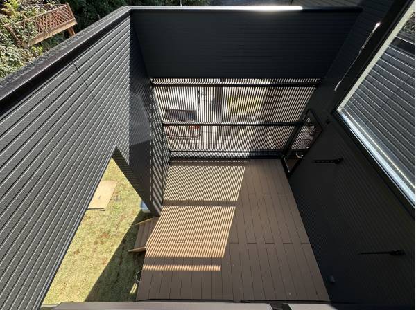 こんなウッドデッキ素敵ですね♪