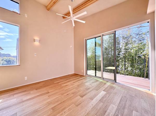 天井高で開放的なリビング